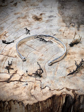 Load image into Gallery viewer, Minimalistic silver bracelet
