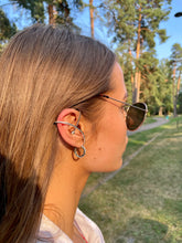 Load image into Gallery viewer, Tailwhip earring
